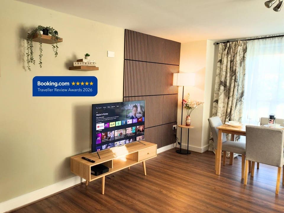 Communal lounge/ TV room, TV and multimedia, Dining area, Evening entertainment