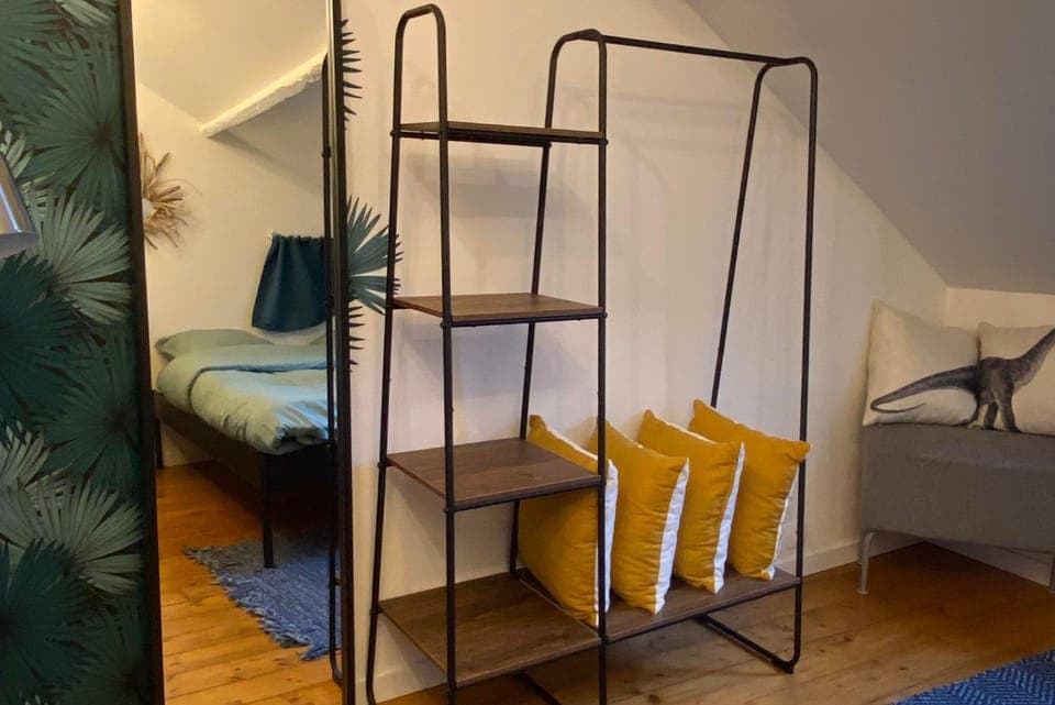 Photo of the whole room, Bedroom