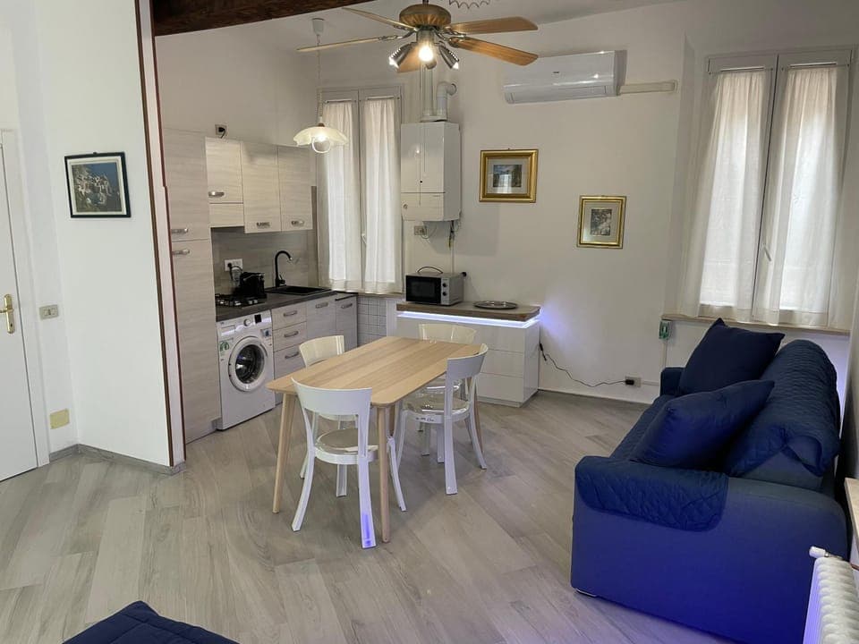 Kitchen or kitchenette, Living room, Seating area, Dining area, fireplace