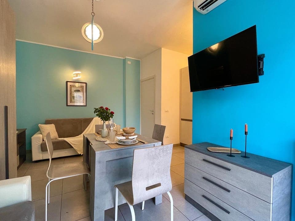 TV and multimedia, Living room, Seating area, Dining area, Evening entertainment, hair dresser