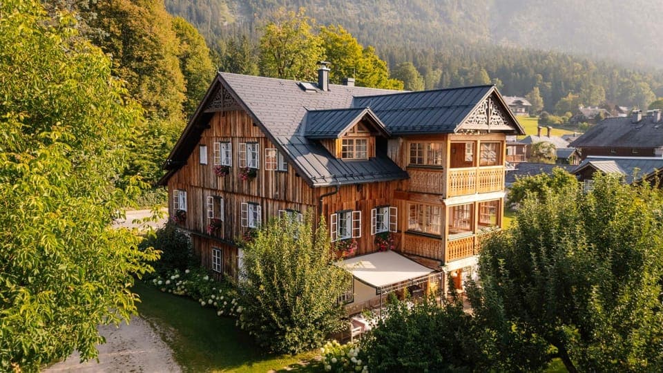 Property building, Day, Natural landscape, Summer, Mountain view