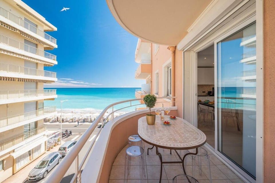 Patio, Day, Natural landscape, View (from property/room), Balcony/Terrace, Dining area, Beach, Sea view