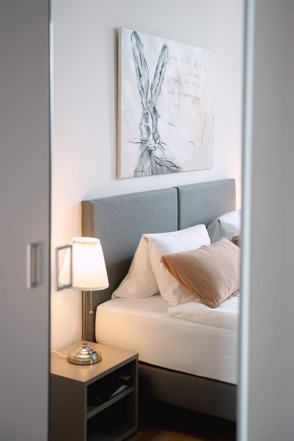 Photo of the whole room, Bedroom, Mountain view