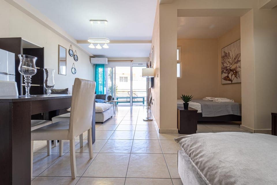 Bed, Living room, Seating area, Dining area, Bedroom, Sea view, Sea view