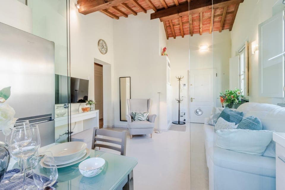 Helene Smart Flat with Elevator inside Lucca Apartment in Capannori