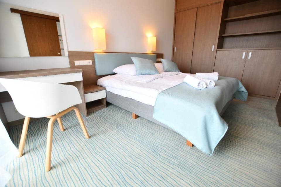 Bed, Bedroom, hair dresser, wardrobe