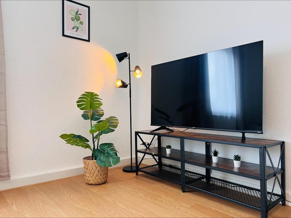 TV and multimedia, Living room, Evening entertainment