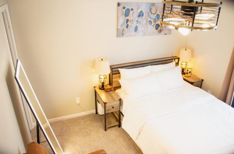 HomeTel Premium Guest Suite w/ Private Entrance Bed and Breakfast in Superior Charter Township