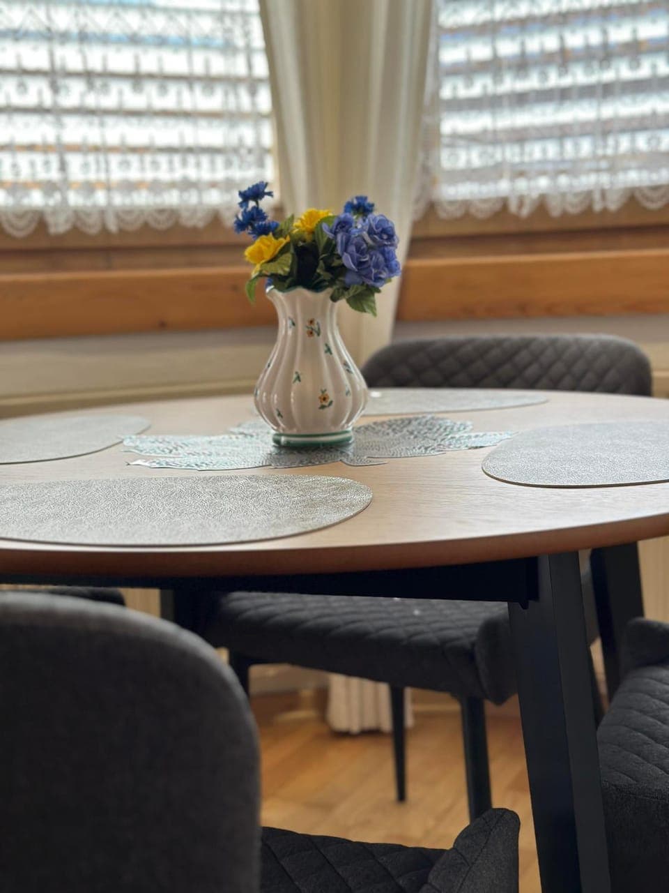 Seating area, Dining area