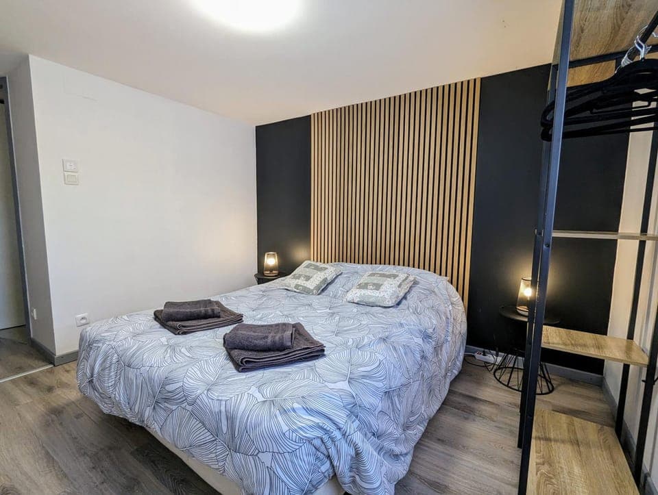 Bed, Photo of the whole room, Bedroom, towels, wardrobe