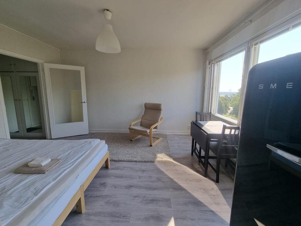 Ylimmän kerroksen yksiö lähellä matkakeskusta Apartment in Finland