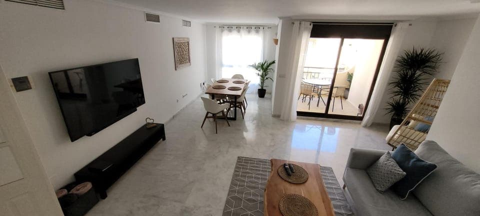 Communal lounge/ TV room, TV and multimedia, Living room, Seating area, Dining area