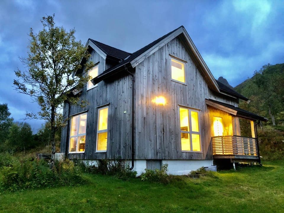 Property building, Day, Natural landscape, Garden, Garden view