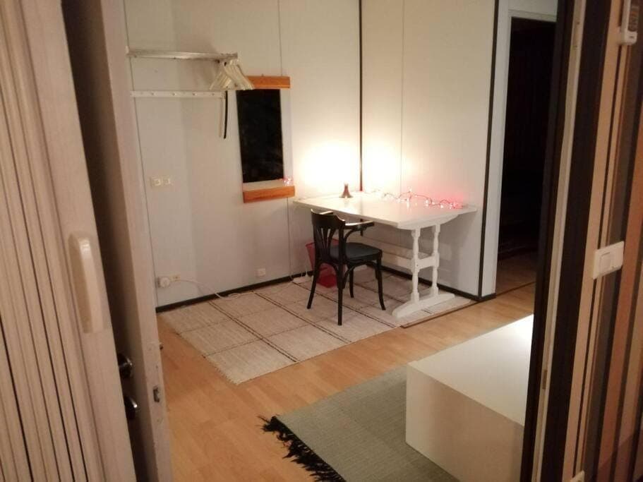 Tilava kahden makuuhuoneen asunto pihalla Apartment in Finland
