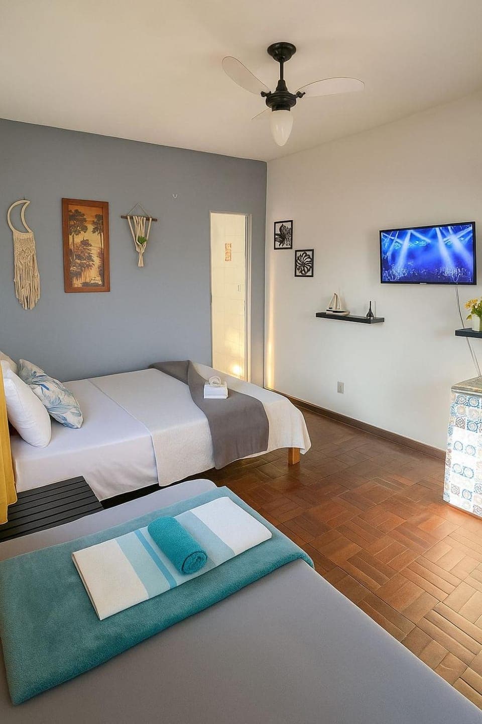 Bed, TV and multimedia, Photo of the whole room