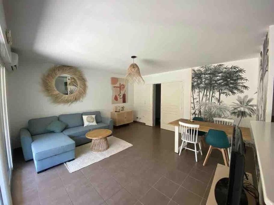 Seating area, Dining area