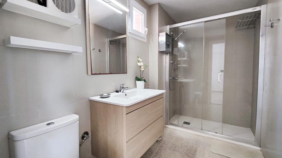 Shower, Toilet, Bath