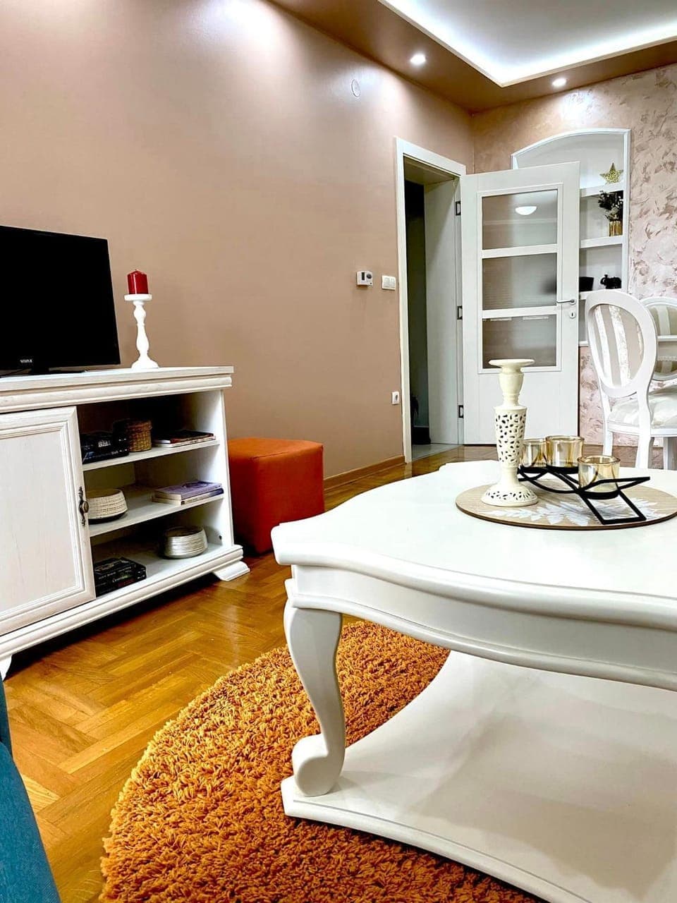 Kitchen or kitchenette, Living room, minibar