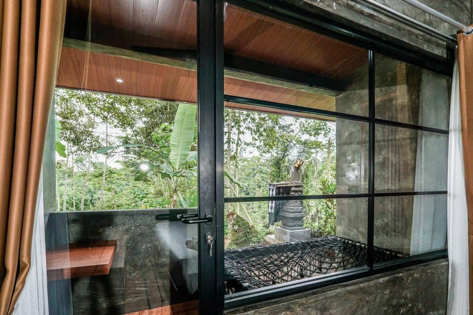 Property building, Balcony/Terrace, Balcony/Terrace, Landmark view, Inner courtyard view