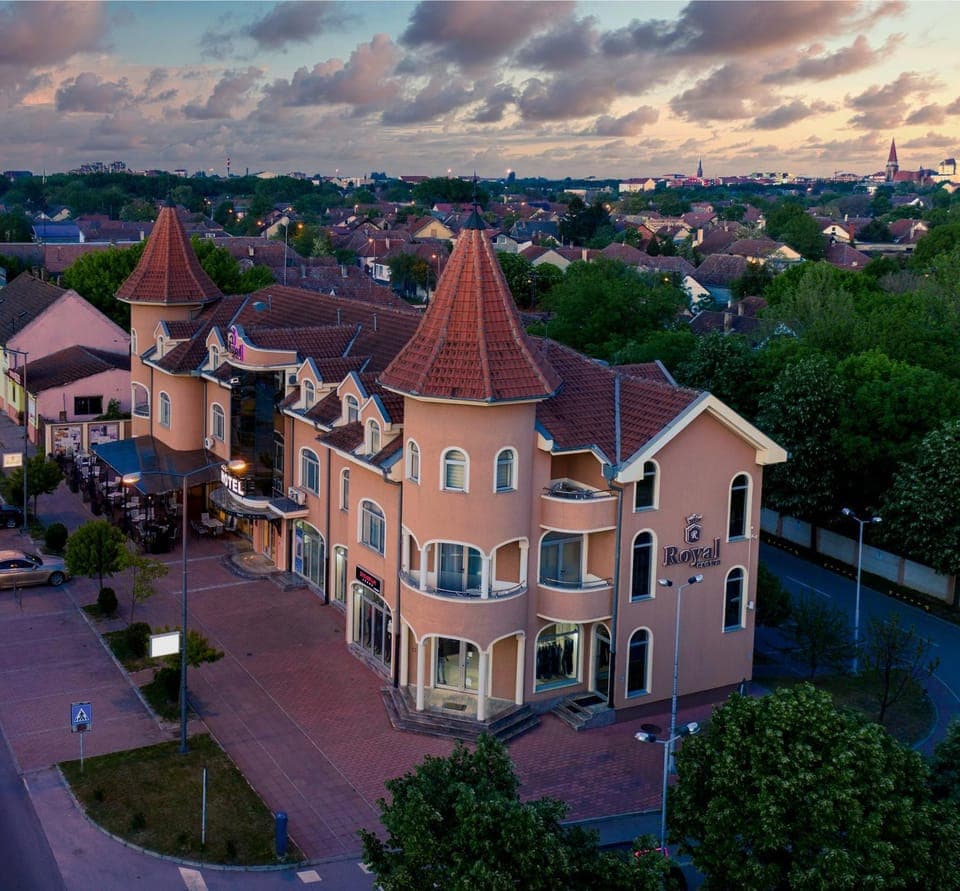 Property building, Facade/entrance, Bird's eye view