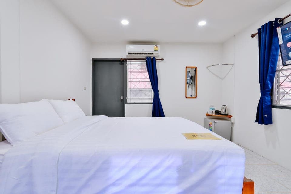 Bed, Bedroom, air conditioner