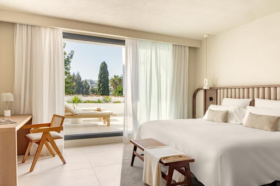 Bed, View (from property/room), Balcony/Terrace, Living room, Photo of the whole room, Seating area, Bedroom