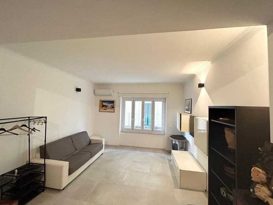 Bed, TV and multimedia, Living room, Seating area, Bedroom