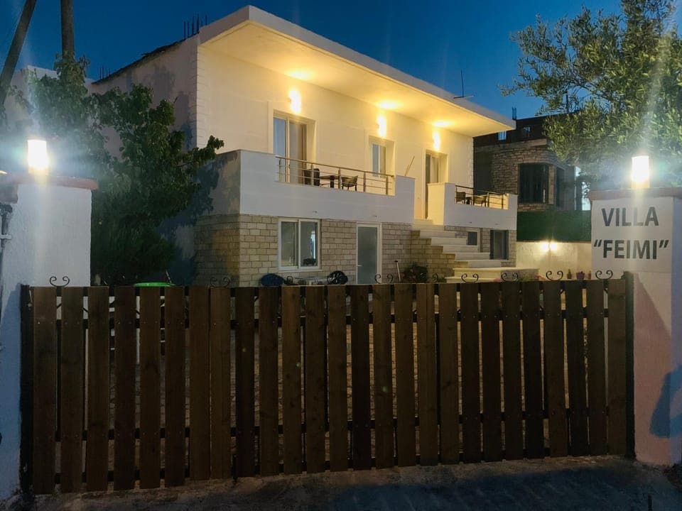 Facade/entrance, Night