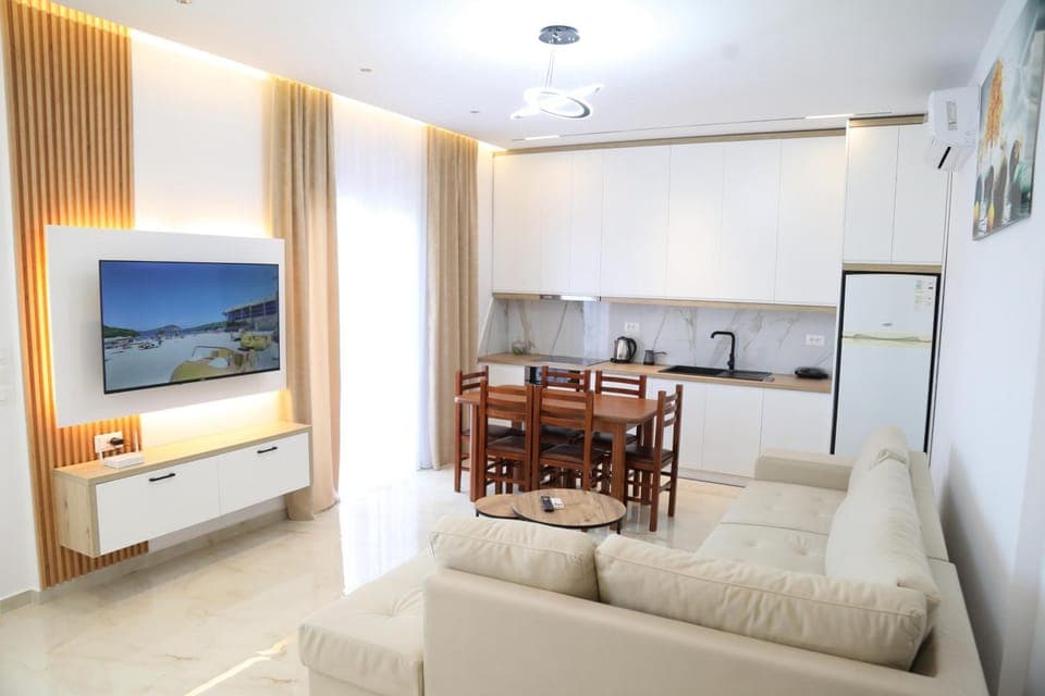 TV and multimedia, Kitchen or kitchenette, Living room, Seating area, Dining area