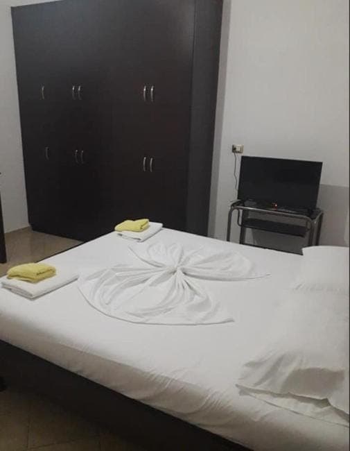 Bed, Photo of the whole room, Bedroom, towels