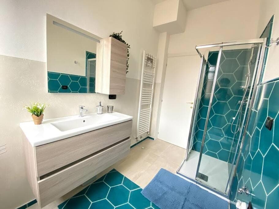 Shower, Bathroom, towels