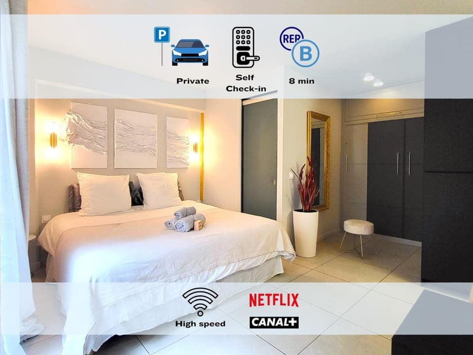 Bed, Photo of the whole room, Bedroom