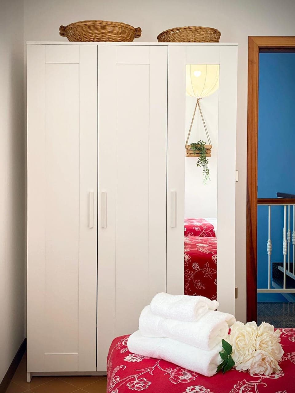 Bedroom, towels, wardrobe