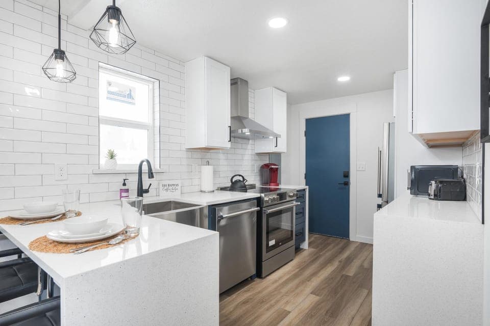 Kitchen or kitchenette, Dining area, dishwasher, minibar, pet friendly, stove, toaster