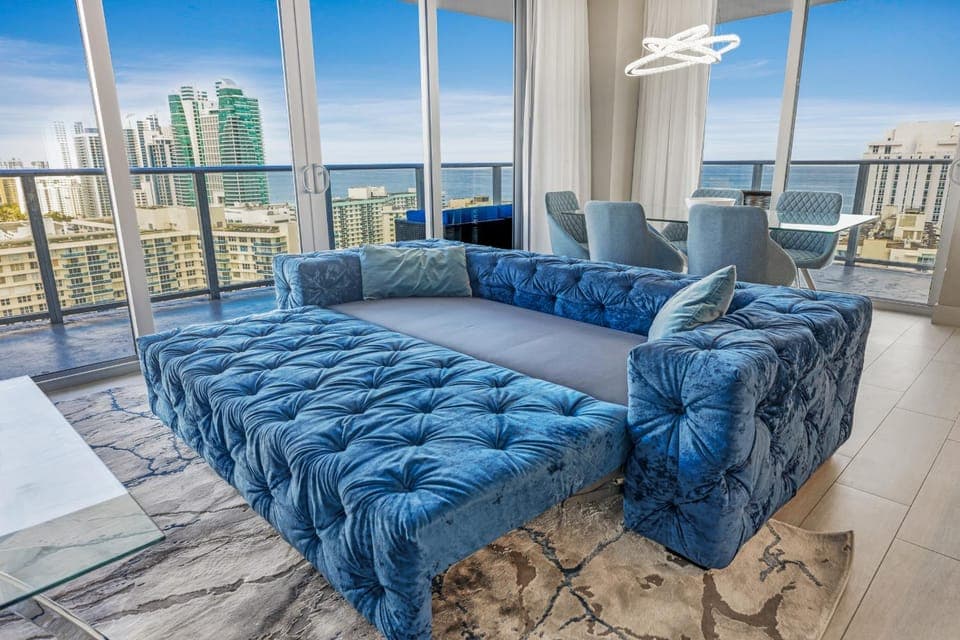 View (from property/room), Balcony/Terrace, Living room, Seating area, Sea view