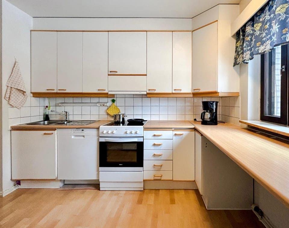 Kitchen or kitchenette, kitchen