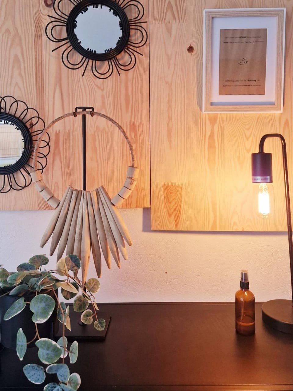 Hot Tub, Decorative detail