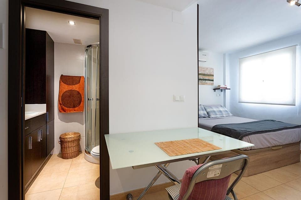 Bed, Living room, Photo of the whole room, Seating area, Dining area, Bedroom, hair dresser