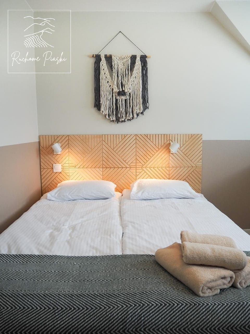 Bed, Photo of the whole room, towels