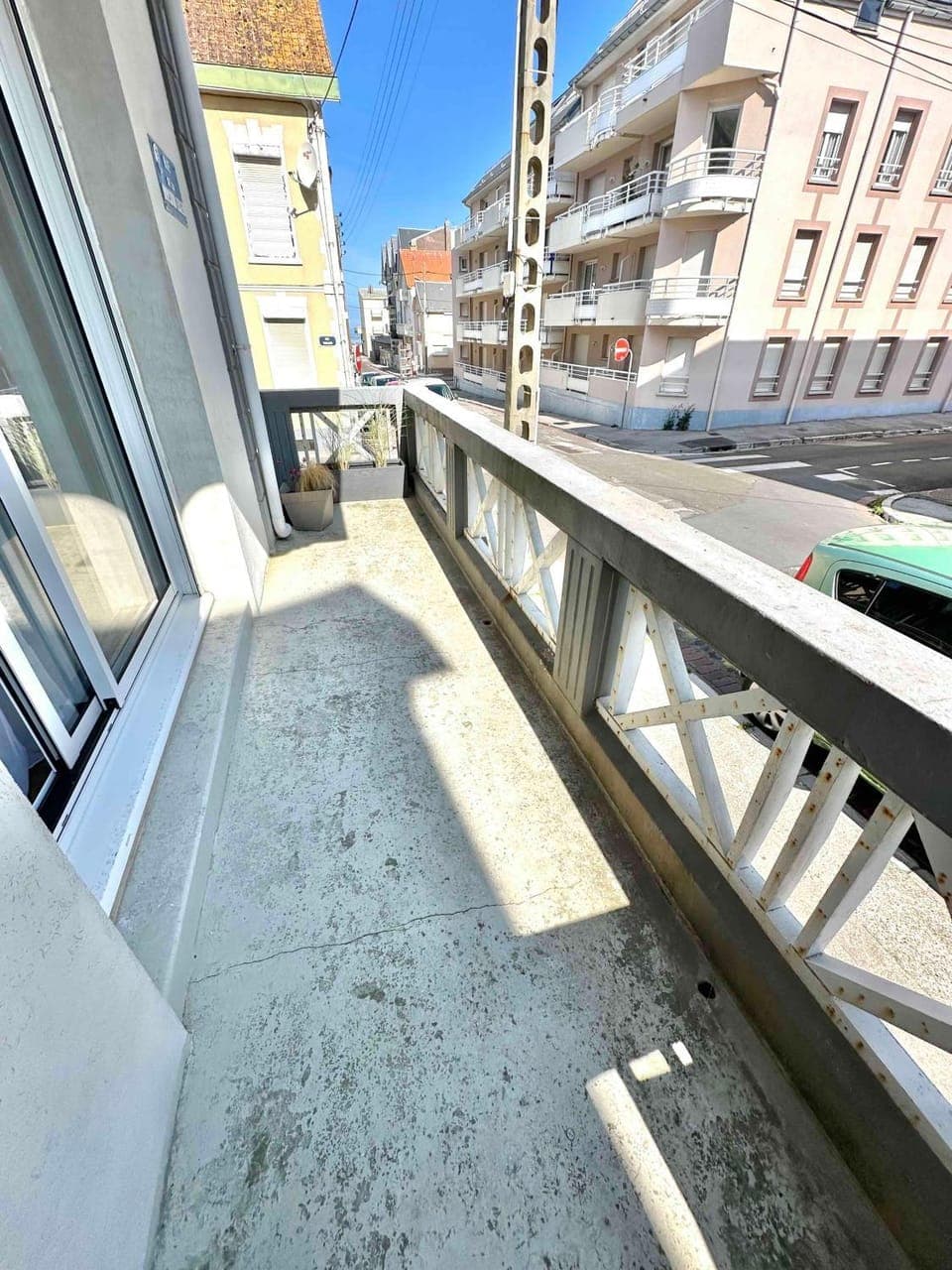 Balcony/Terrace, Street view