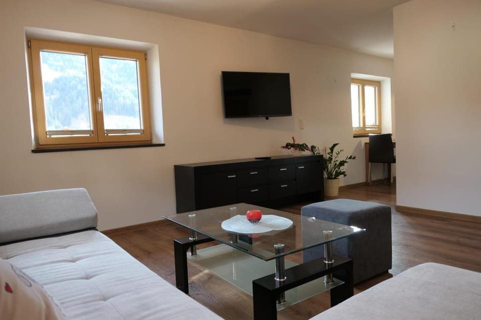 TV and multimedia, Living room, Seating area