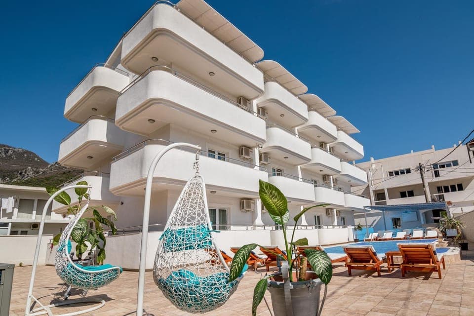 Facade/entrance, Swimming pool