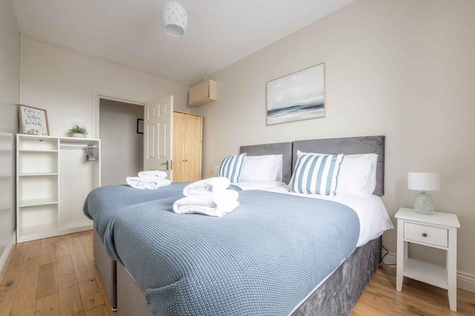 Bed, Photo of the whole room, Bedroom, towels, wardrobe