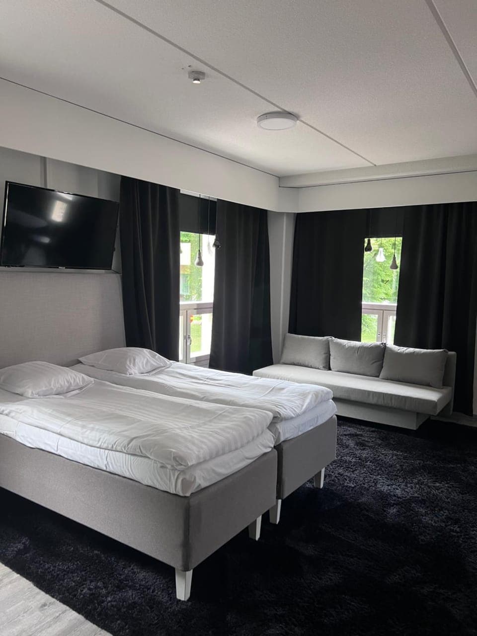 Bed, TV and multimedia, Photo of the whole room, Bedroom