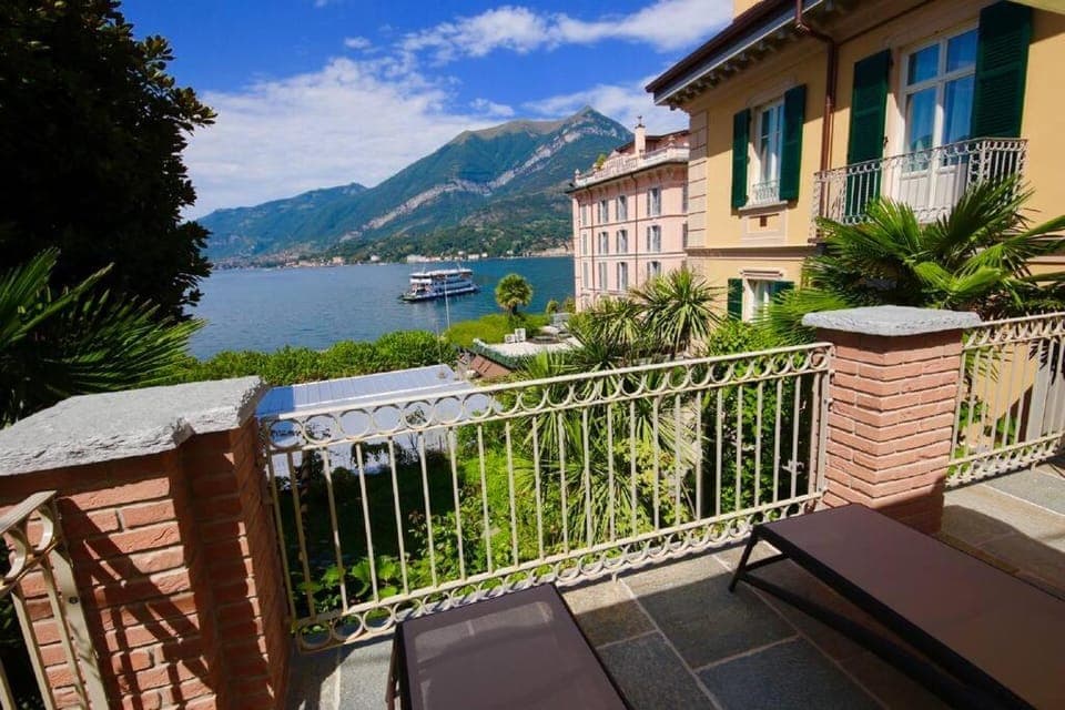 View (from property/room), Balcony/Terrace, Lake view