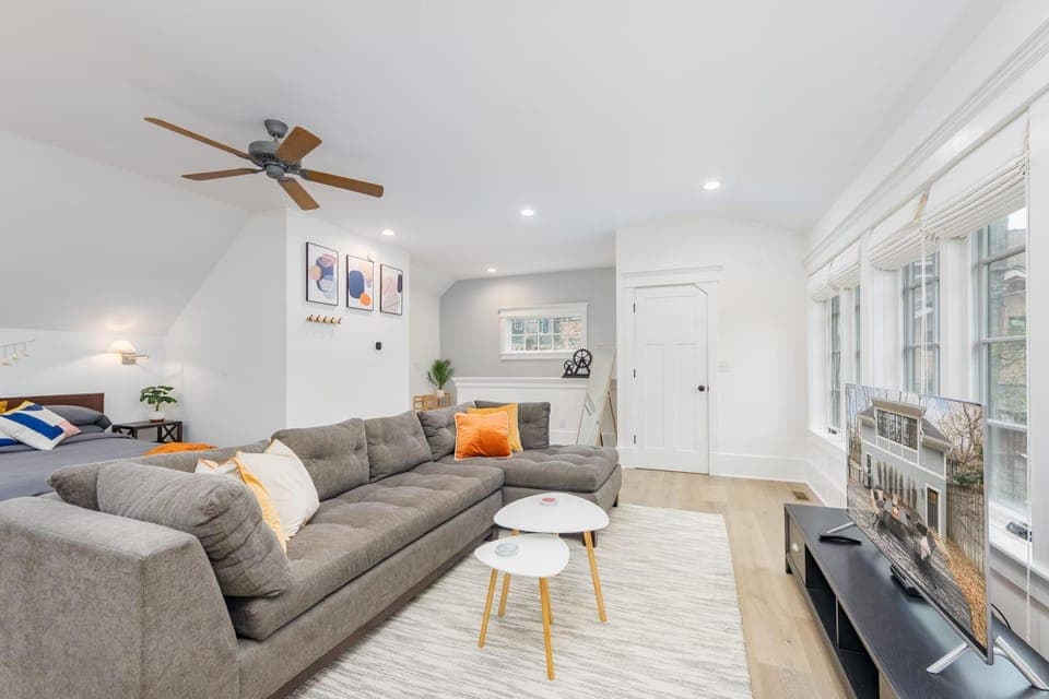 TV and multimedia, Living room, Seating area, fireplace