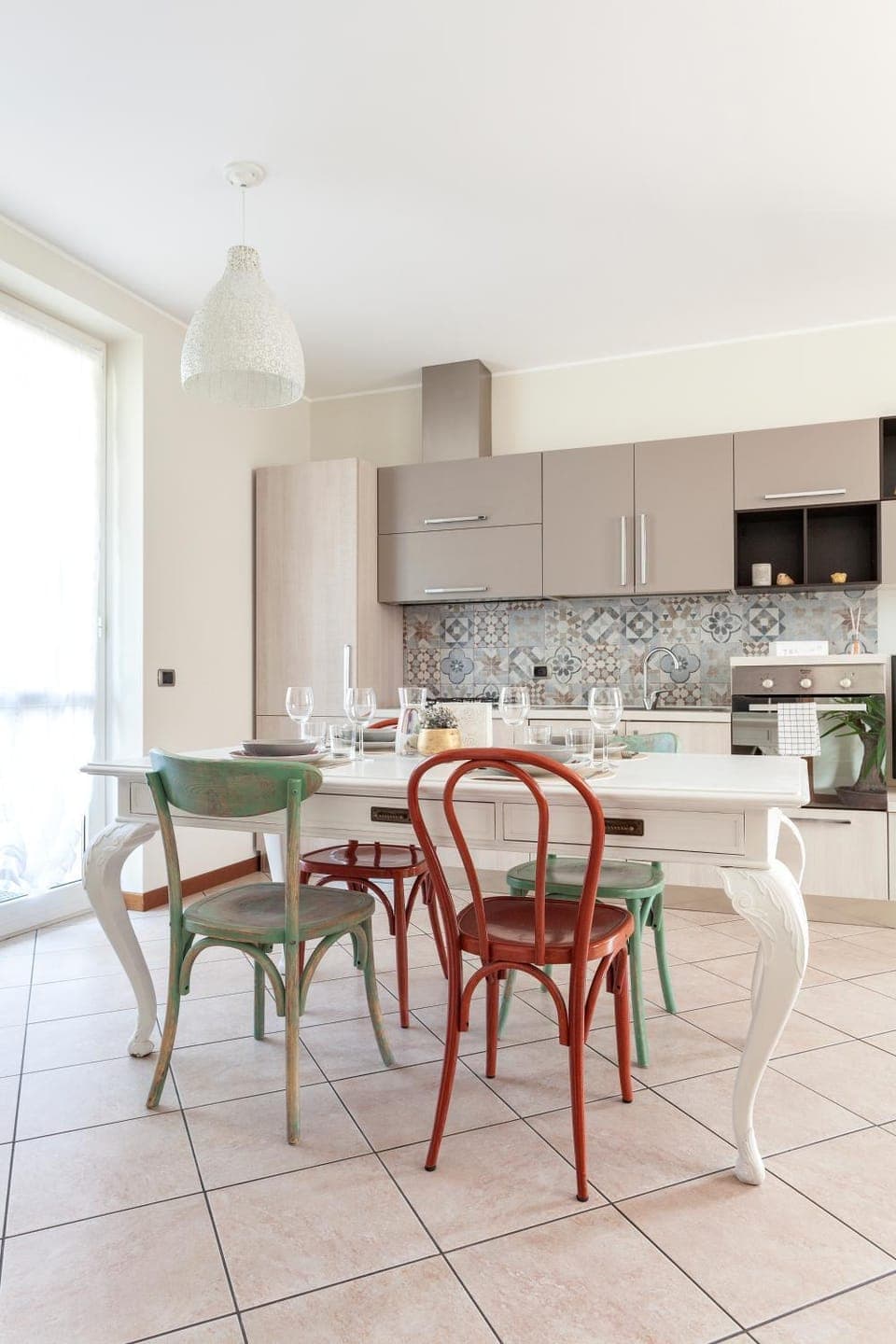 Kitchen or kitchenette, Dining area