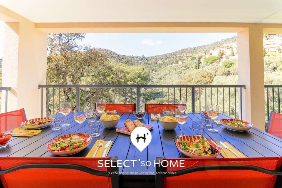 Patio, Day, Natural landscape, Balcony/Terrace, Mountain view