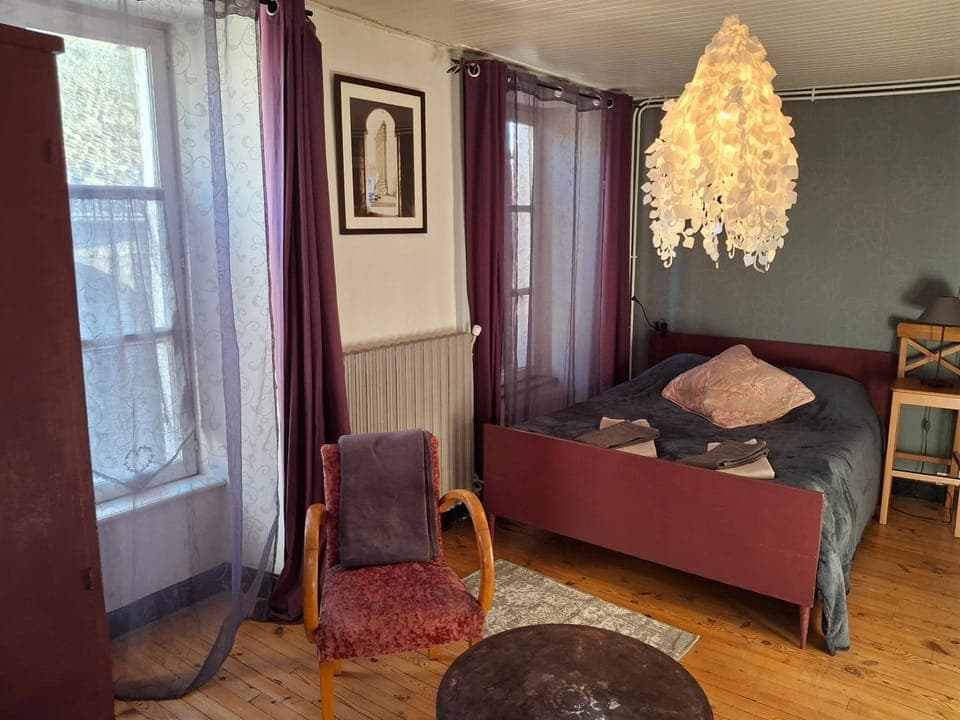 Bed, Photo of the whole room, Bedroom, internet