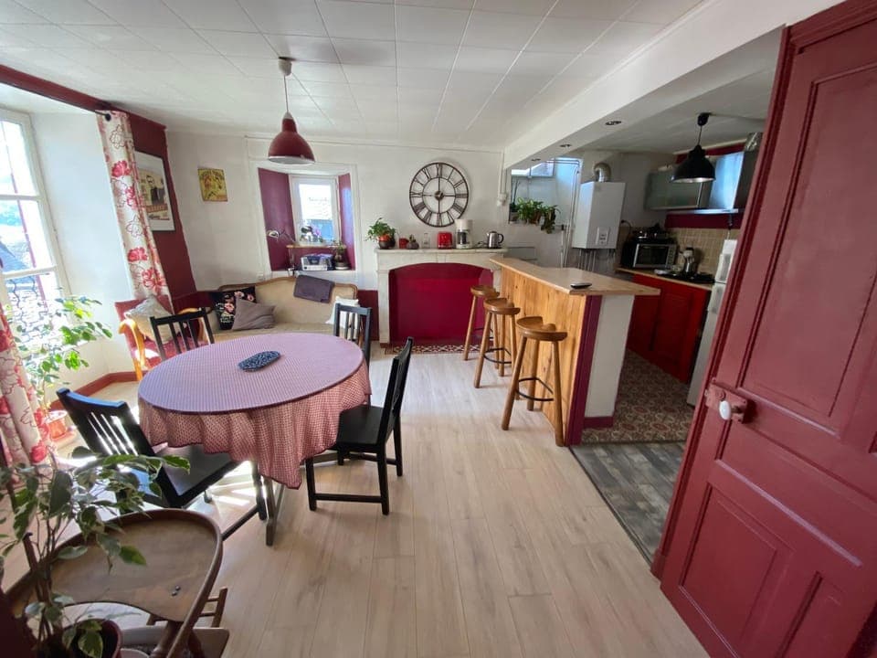 TV and multimedia, Kitchen or kitchenette, Living room, Seating area, Dining area, minibar, oven, pet friendly, stove